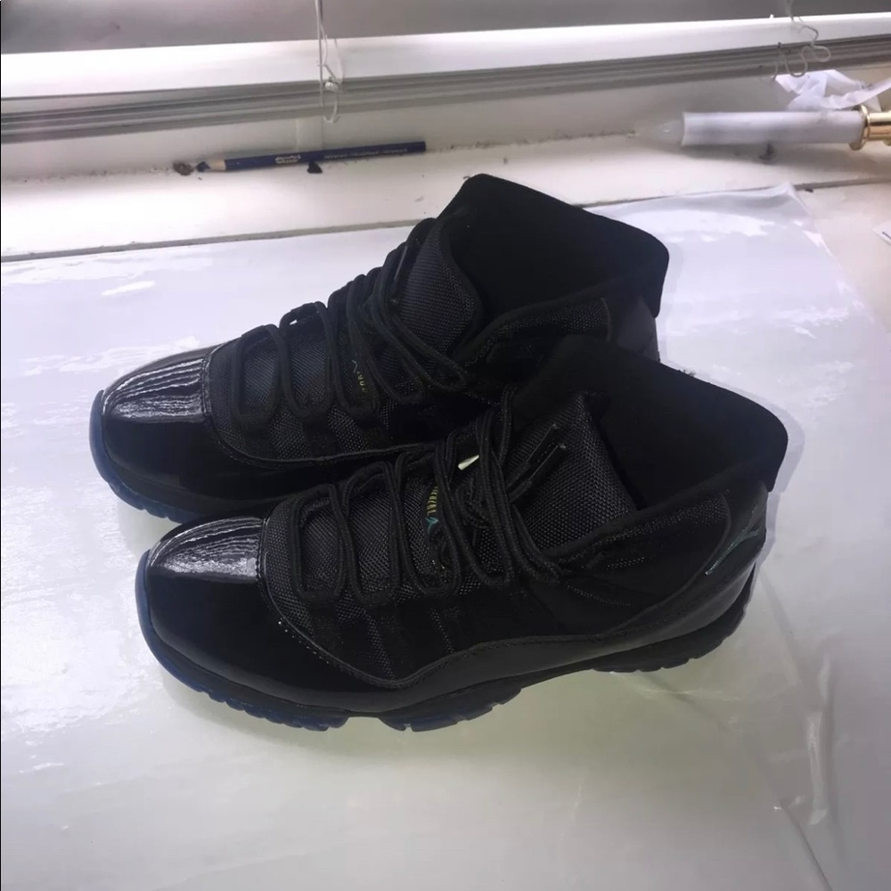 JORDAN 11 GAMMA BLUE SZ 10